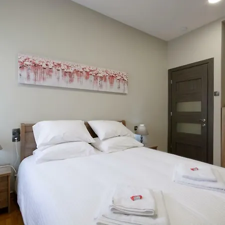 “zeus”, Stylish Luxury Business In The Heart Of Athens. *