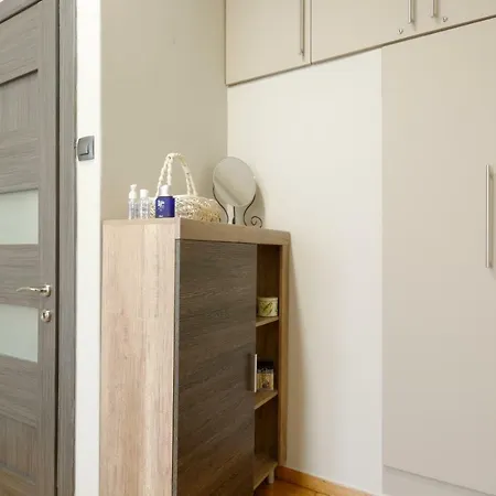 Apartment “zeus”, Stylish Luxury Business In The Heart Of Athens.